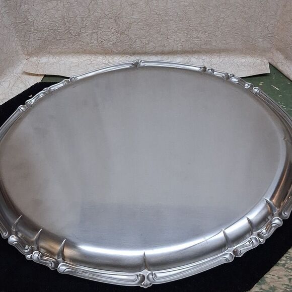 Vintage Elegant Silver Chrome scalloped Oval Serving Tray - Picture 3 of 5